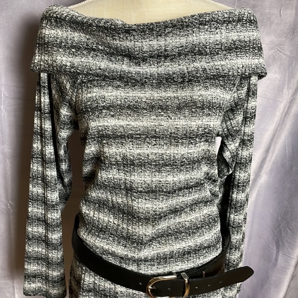 Two by Vince Camuto. Off Shoulder Tunic Sweater - Picture 2 of 8